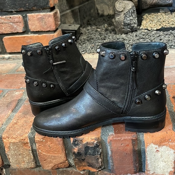 Stuart Weitzman NWOT GoWest Studded Leather Ankle boots black size 6 1/2 - Picture 5 of 10